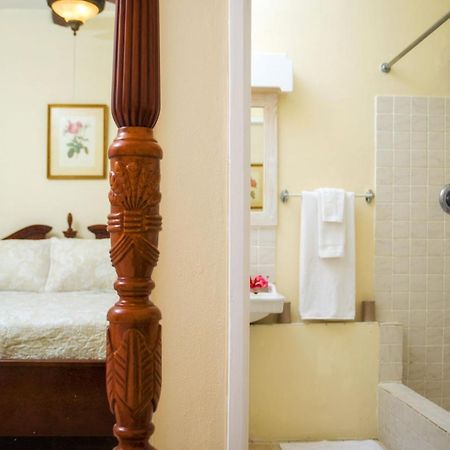 Ground Floor Apartment Located In Hometown, 5 Min Walk To The Beach Saint James Bagian luar foto