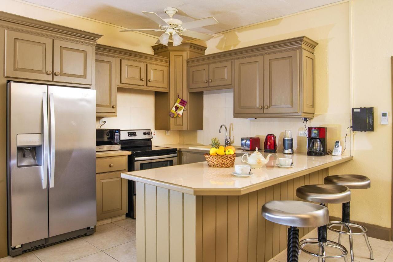 Ground Floor Apartment Located In Hometown, 5 Min Walk To The Beach Saint James Bagian luar foto