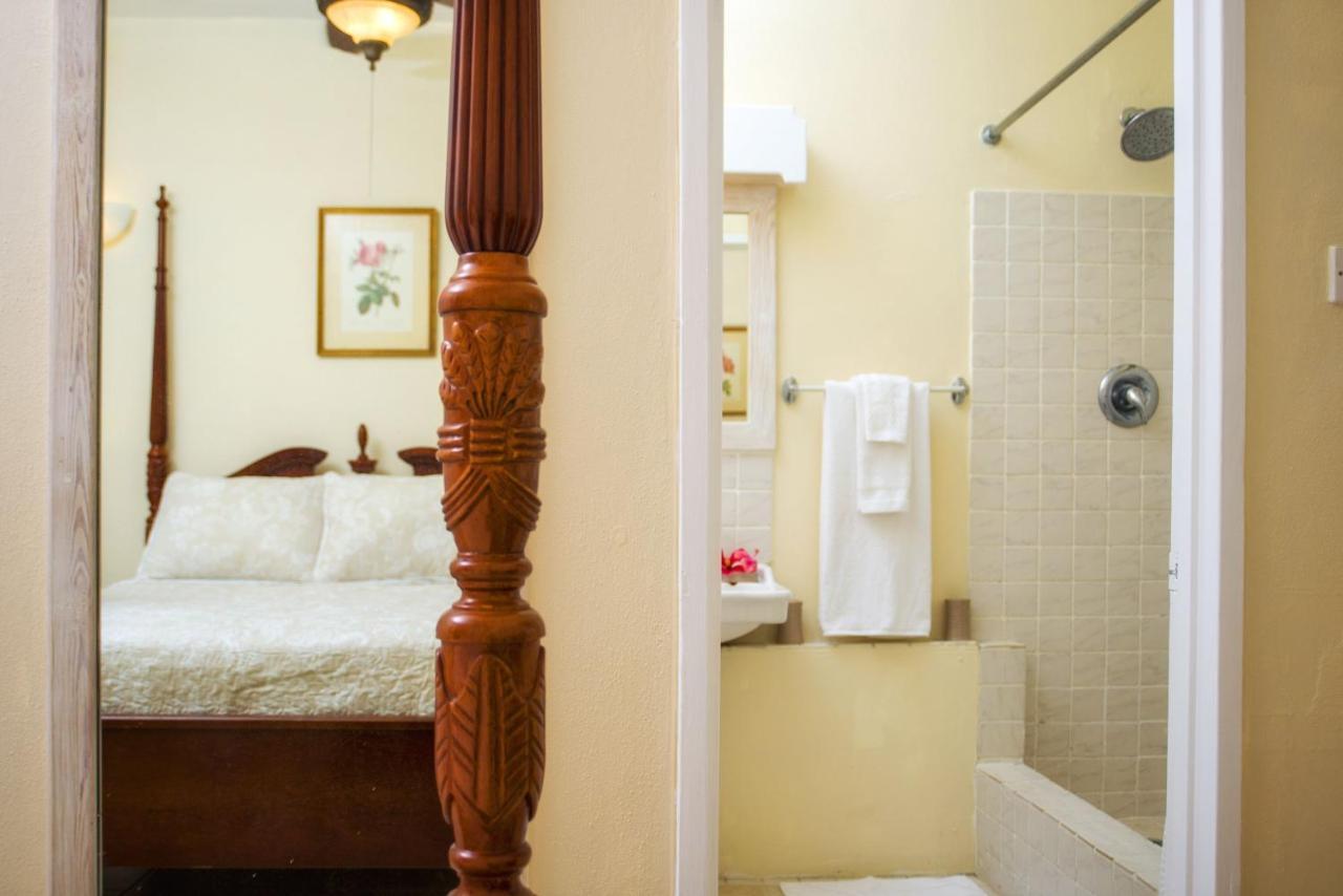 Ground Floor Apartment Located In Hometown, 5 Min Walk To The Beach Saint James Bagian luar foto