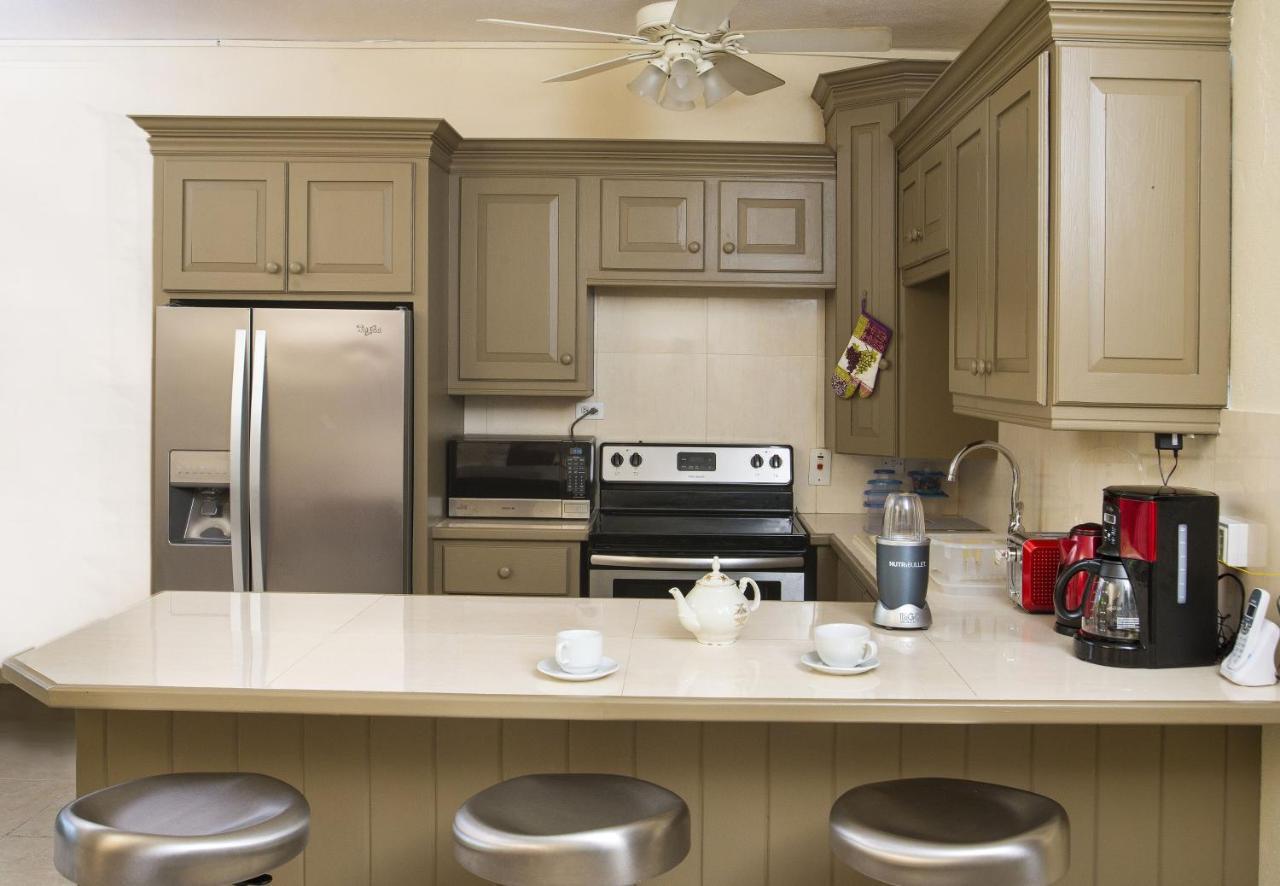 Ground Floor Apartment Located In Hometown, 5 Min Walk To The Beach Saint James Bagian luar foto